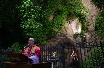 Nous te prions, Notre-Dame, pour la France dont tu es la Patronne