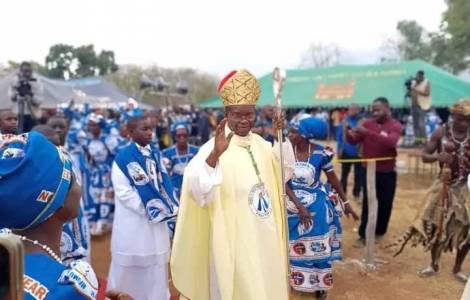 À Nzama, Mgr Nwachukwu rend hommage aux premiers missionnaires et appelle l’Église locale à repartir en mission