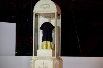 La Sainte Tunique, exposée au Stade de France © Lionel Fauthoux