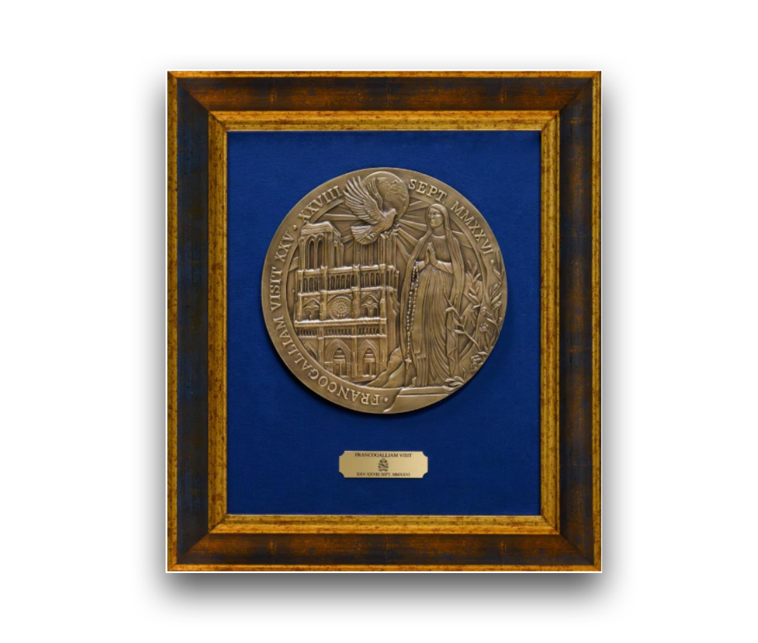 La médaille commémorative du voyage apostolique du pape Léon XIV en France