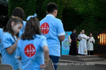 Récitation du chapelet pour la paix avec les enfants, 1er octobre 2026 © Vatican Media