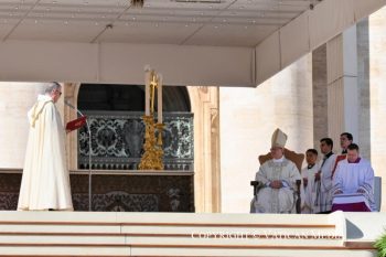 Messe de clôture de la Rencontre organisée à l’occasion du 10e anniversaire de la publication de l’exhortation apostolique Amoris laetitia, présidée par le Cardinal Luis Antonio G. Tagle, 14 octobre 2026 © Vatican Media