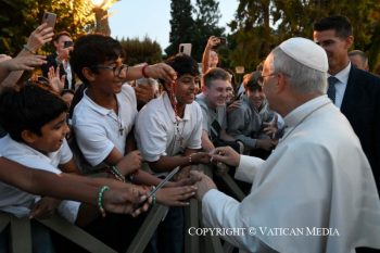 Récitation du chapelet pour la paix avec les enfants, 1er octobre 2026 © Vatican Media