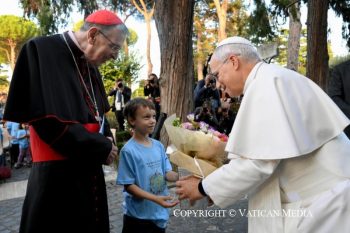 Récitation du chapelet pour la paix avec les enfants, 1er octobre 2026 © Vatican Media