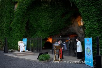 Récitation du chapelet pour la paix avec les enfants, 1er octobre 2026 © Vatican Media