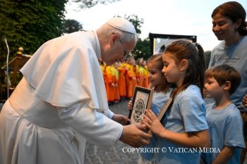 Récitation du chapelet pour la paix avec les enfants, 1er octobre 2026 © Vatican Media
