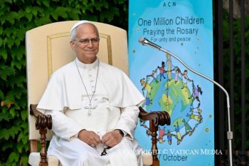 Récitation du chapelet pour la paix avec les enfants, 1er octobre 2026 © Vatican Media
