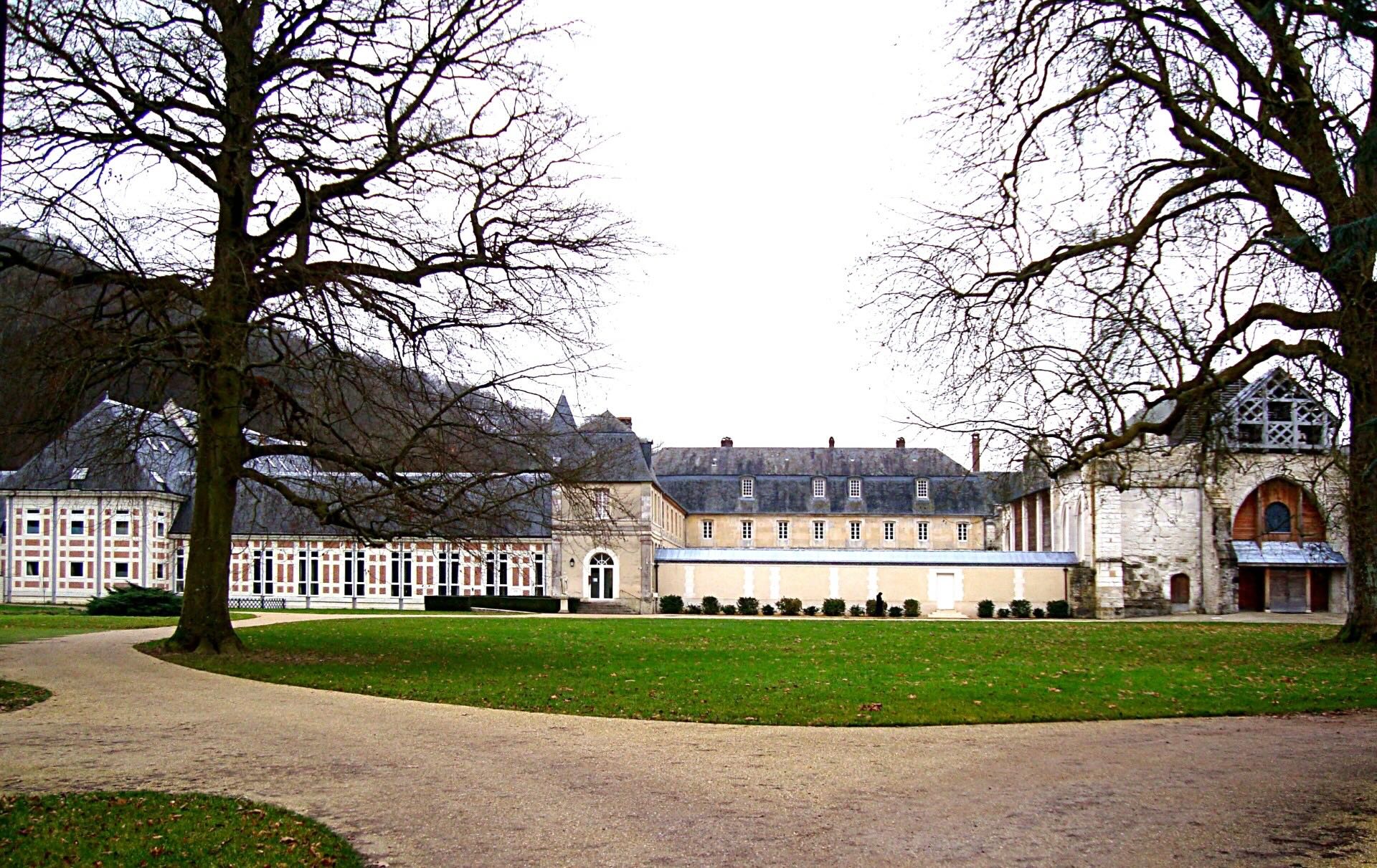 Abbaye Notre-Dame-du-Pré de Valmont © Wikipedia.org