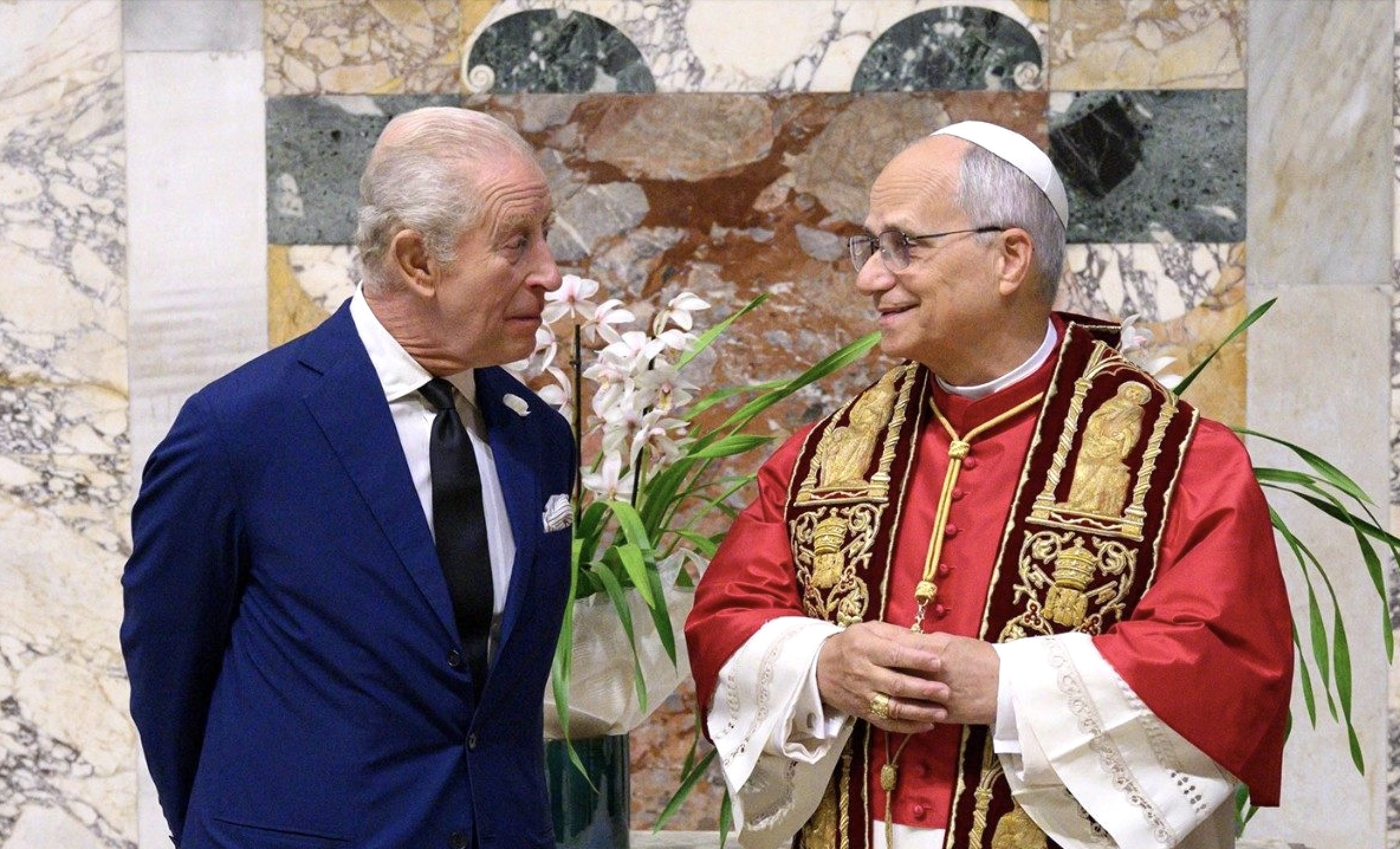 Le roi d'Angleterre Charles III et le pape Léon XIV en octobre 2025 au Vatican © Vatican Media