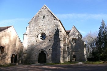 Le monastère du Val Saint-Benoît est situé au coeur de la forêt, en Bourgogne © bethleem.org