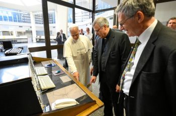 Le pape Léon XIV visite les locaux de Radio Vatican le 9 juin 2025 © Vatican Media