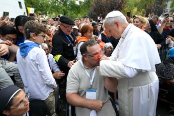 "Le Saint-Père est venu soigner notre espérance, notamment en allant à la rencontre des malades" © Vatican media