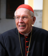 Le cardinal Re devient doyen émérite du Collège des cardinaux © Wikipedia