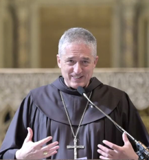 Un liturgiste à la tête de la basilique St Pierre