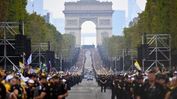 Ces résultats sont publiés quelques semaines après sa visite historique en France, au cours de laquelle plus d’un million de personnes se sont rassemblées à Paris, Lourdes et Metz © Vatican Media