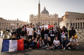 Les jeunes de l’Aumônerie de l’Enseignement public en pèlerinage, accompagnés par le P. François Garreau, LC, vicaire à Notre-Dame de Boulogne