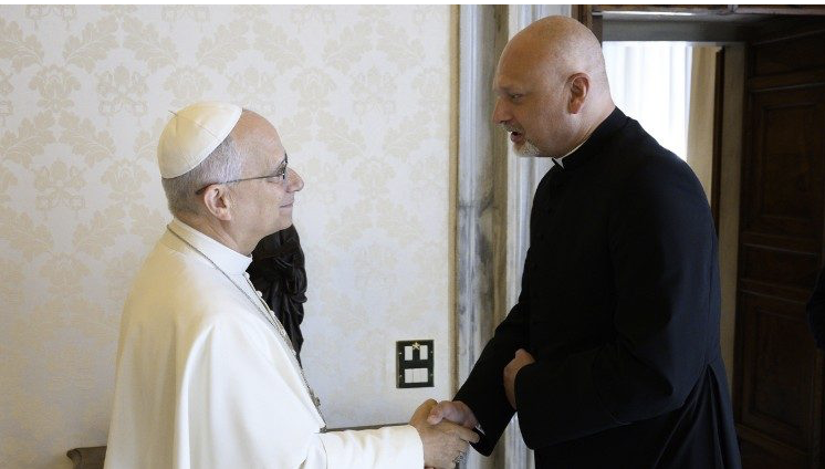 P. Piotr Żelazko rencontre le pape Léon XIV lors de l’audience accordée aux membres de la Conférence des évêques latins des régions arabes, en septembre 2026 © VaticanNews
