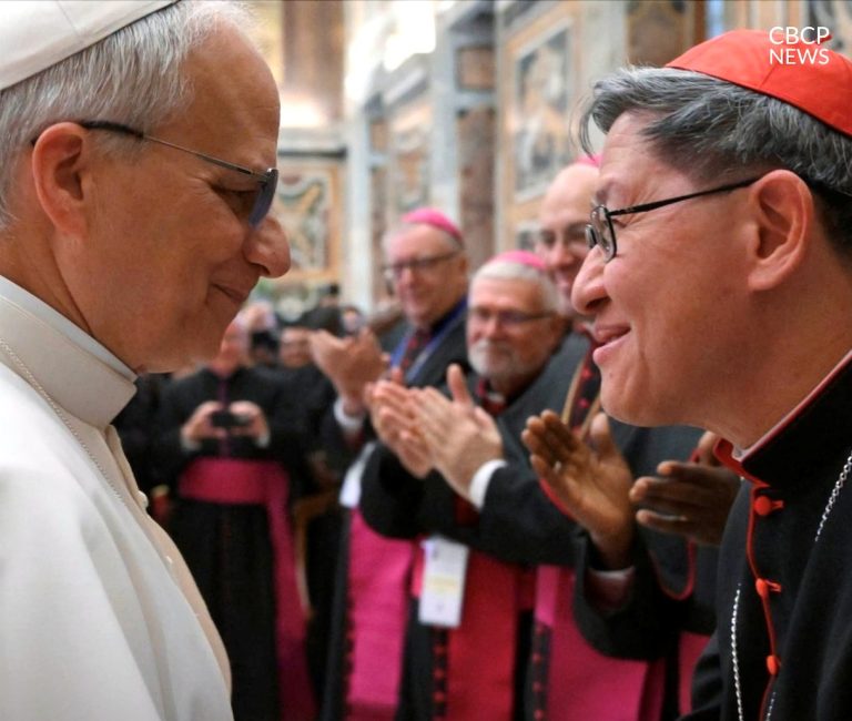 Le pape et le nouveau doyen du Collège cardinalice, le cardinal Tagle © facebook.com/cbcpnews