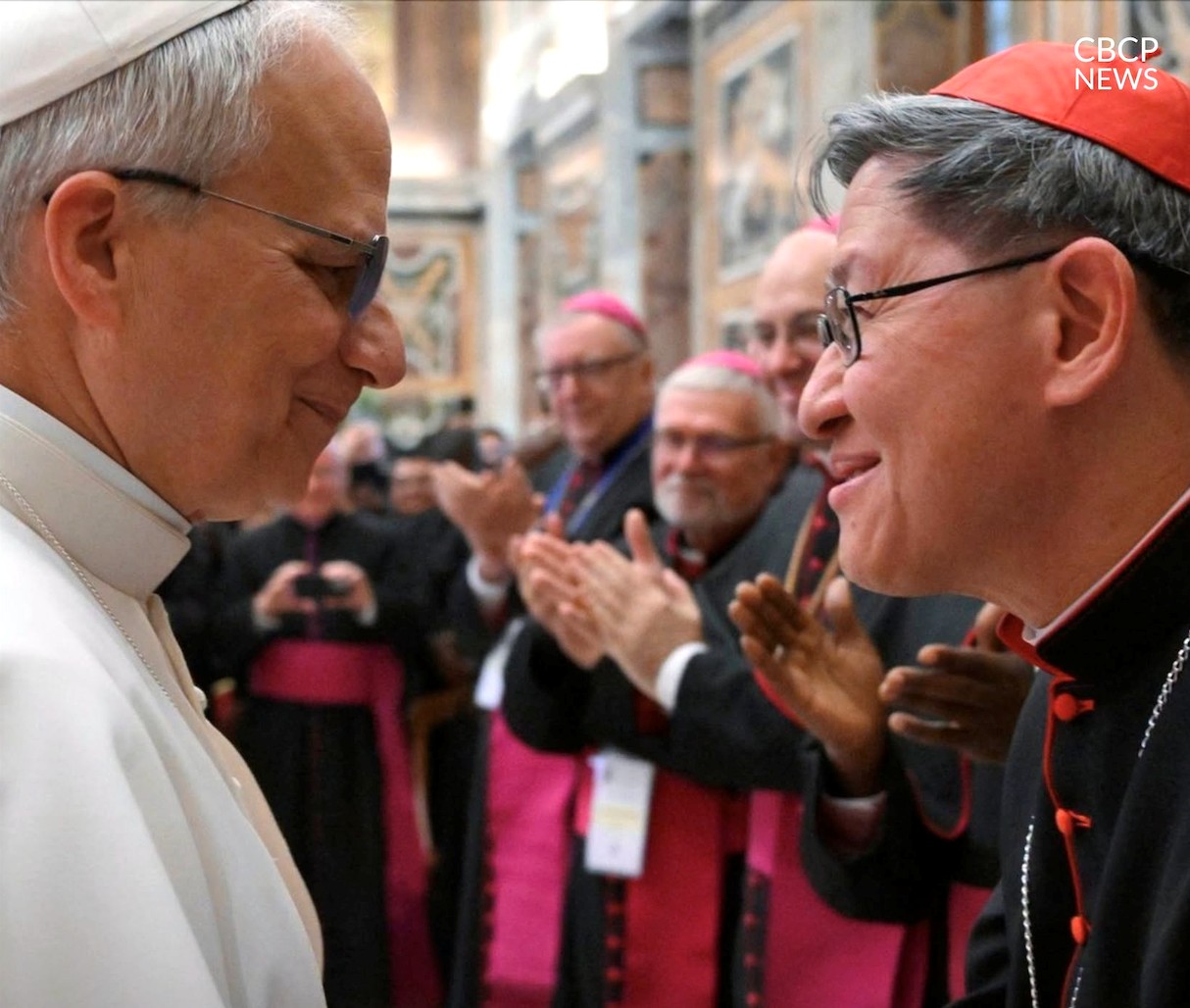 Le pape et le nouveau doyen du Collège cardinalice, le cardinal Tagle © facebook.com/cbcpnews