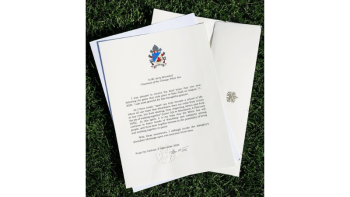 La lettre, datée du 9 septembre et adressée au président des White Sox, Jerry Reinsdorf, est parvenue au stade de Chicago le 8 septembre © Athletica Vaticana